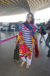 Indian actress yami gautam spotted at mumbai airport