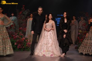 Actress Yami Gautam ramp walk at Lakme fashion week 2022