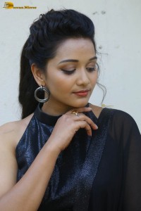 telugu actress yamini bandaru cute looks in a black dress