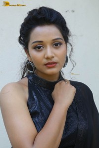 telugu actress yamini bandaru cute looks in a black dress