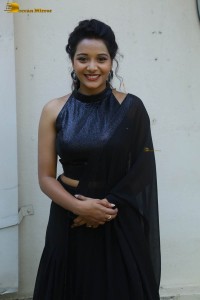 telugu actress yamini bandaru cute looks in a black dress