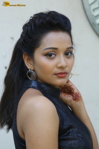 telugu actress yamini bandaru cute looks in a black dress
