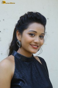 telugu actress yamini bandaru cute looks in a black dress