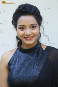 telugu actress yamini bandaru cute looks in a black dress