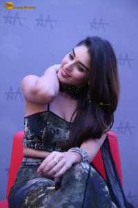 Indian actress yukti thareja glamorous photoshoot