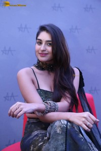 Indian actress yukti thareja glamorous photoshoot