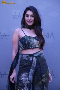 Indian actress yukti thareja glamorous photoshoot