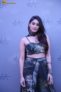 Indian actress yukti thareja glamorous photoshoot