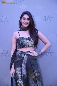 Indian actress yukti thareja glamorous photoshoot