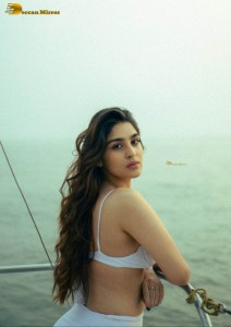 Indian Actress Yukti Thareja sexy photoshoot in a bikini