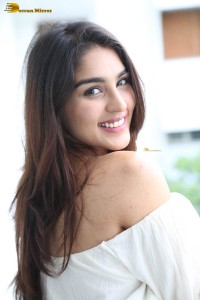 telugu actress Yukti Thareja photoshoot