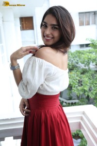 telugu actress Yukti Thareja photoshoot