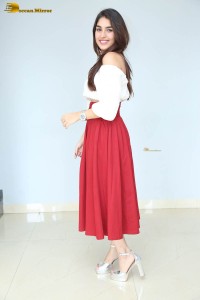 telugu actress Yukti Thareja photoshoot