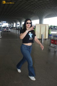 actress Zareen Khan in a short t-shirt and jeans